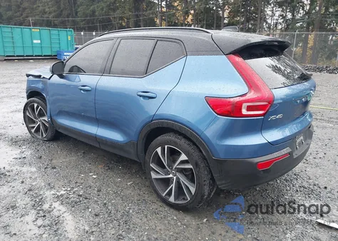 2021 Volvo Xc40 T5 R-Design z USA, uszkodzony, nr VIN YV4162UMXM2492877